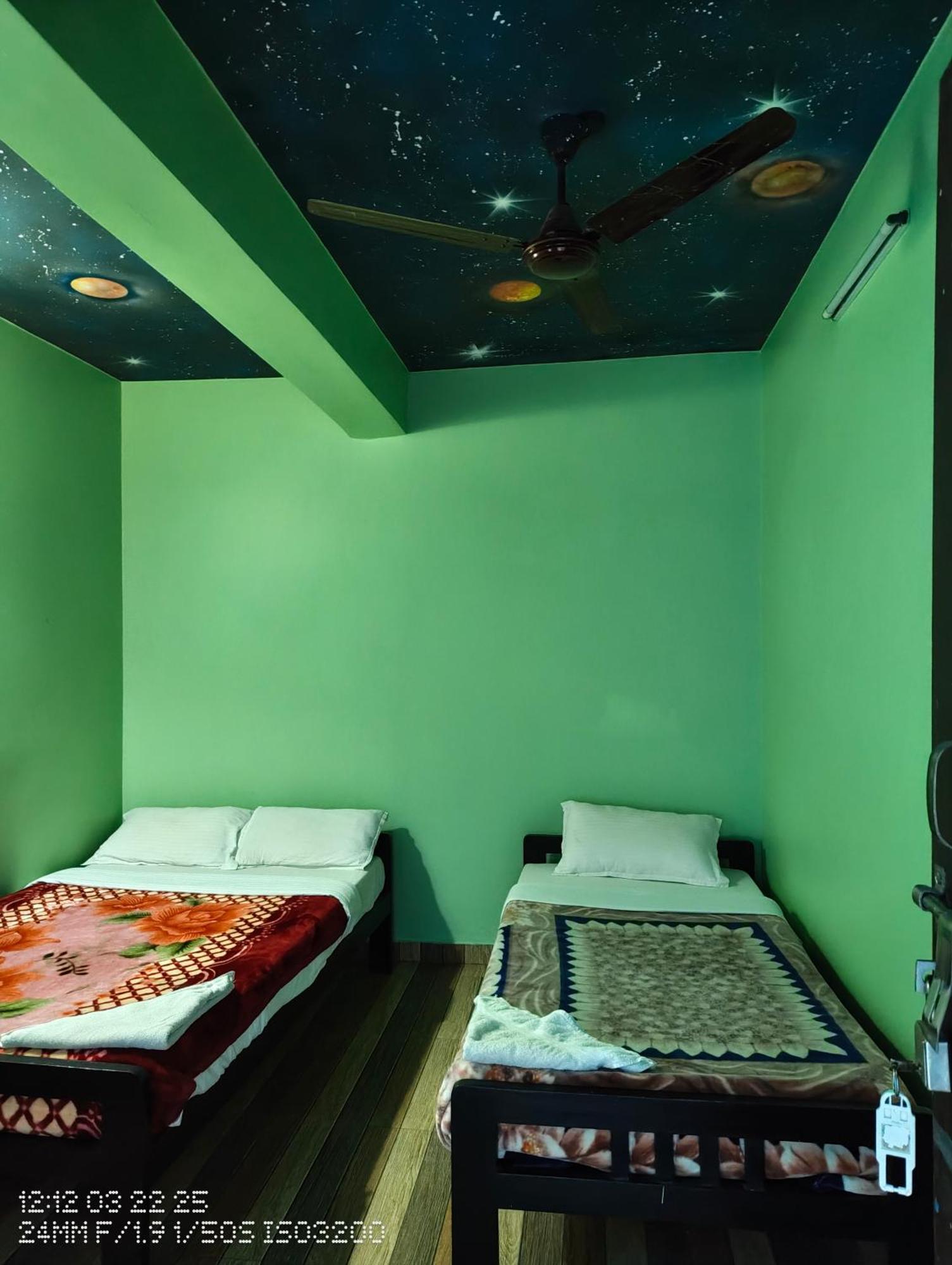 Harry Guest House & Restaurant Pokhara Eksteriør bilde