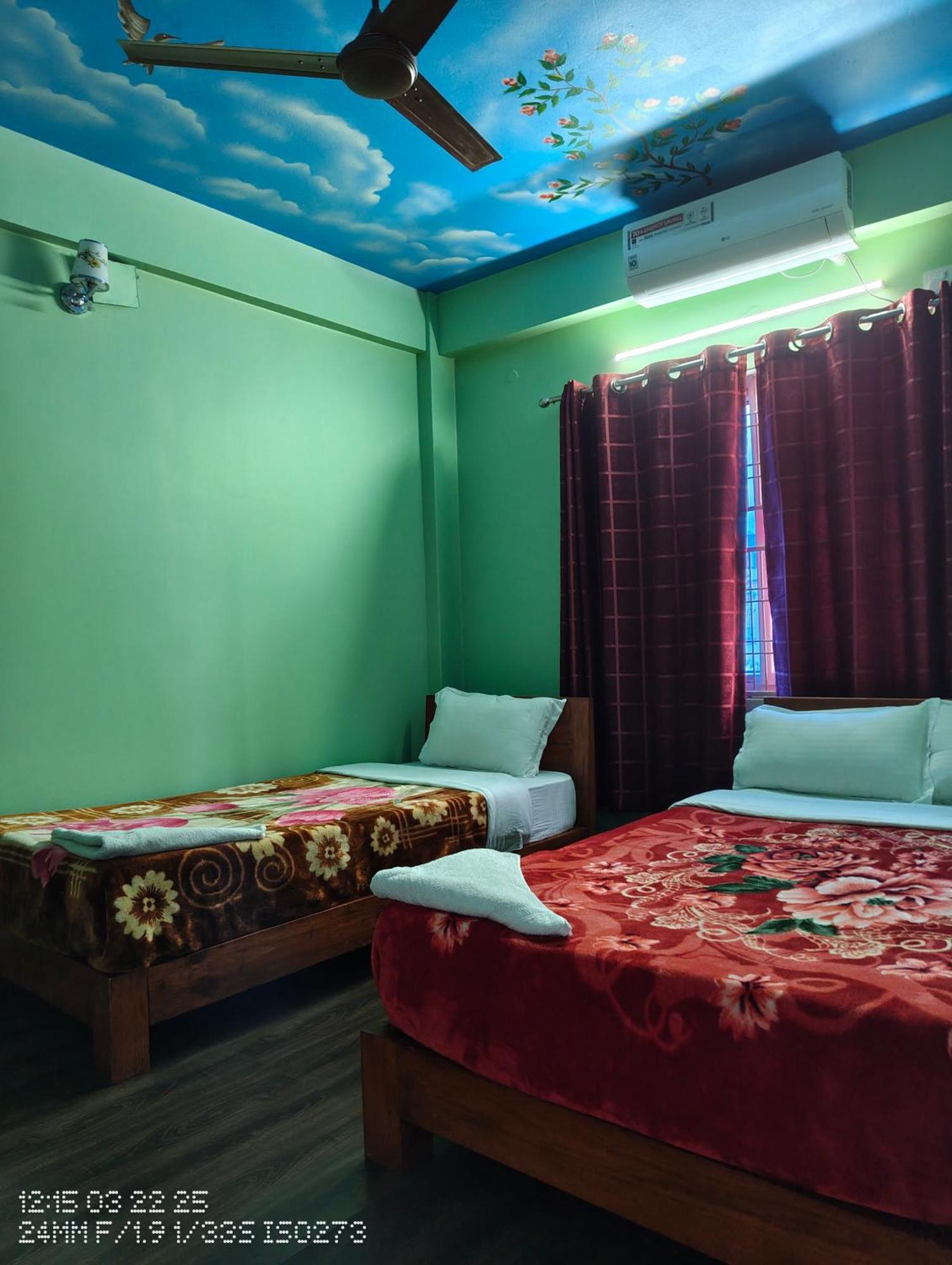 Harry Guest House & Restaurant Pokhara Rom bilde